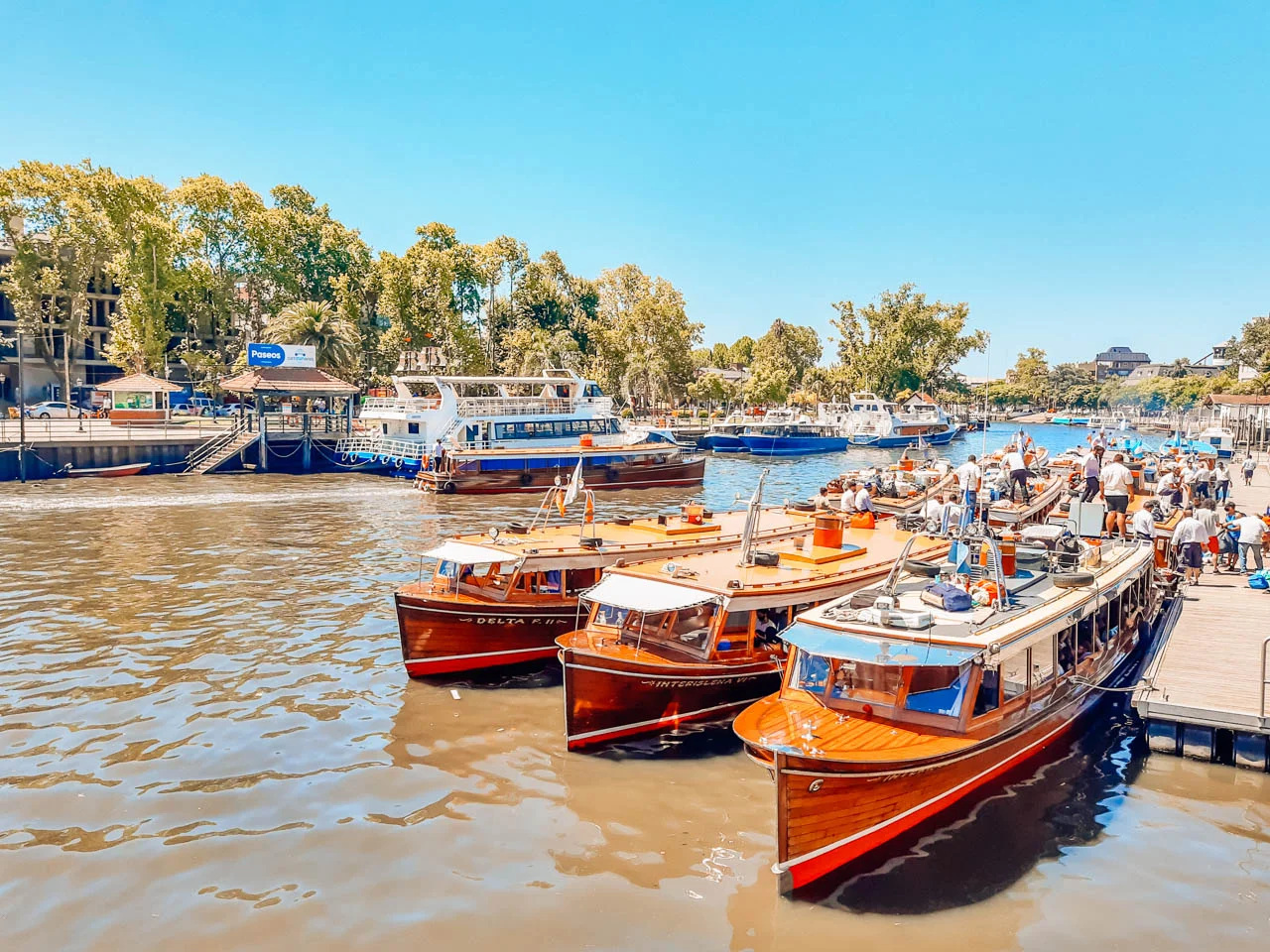Porto di Tigre con imbarcazioni del Delta